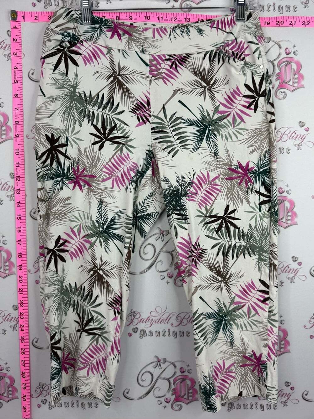 Northern Reflections capri Tropical Print Cropped Pants - White/Pink/Green